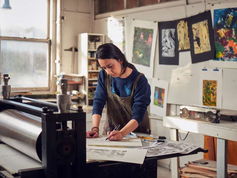 2021 NYC Artist Safe Haven Residency Program Visual Artist in Residence Nazanin Noroozi
works in the print studio of the historic Westbeth Artists Housing, November 2021. Photo by Wes Kingston.