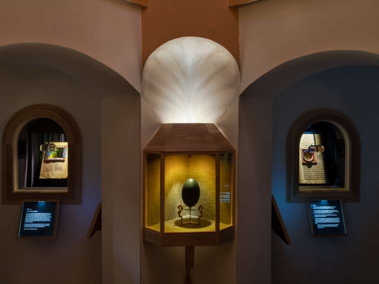 Fauna of Mirrors: A Catadioptric Bestiary, installation view, Museum of Jurassic Technology. Courtesy of the Museum of Jurassic Technology.