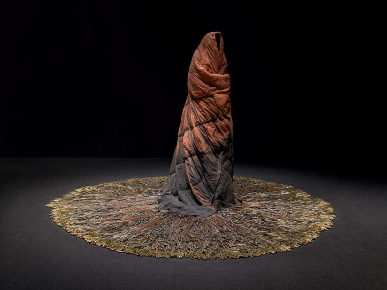 Rebecca Belmore, ishkode (fire), 2021. Clay, bullet casings, and copper wire, 66 ½ x 108 ¼ x 127 7/8 in. (168.9 x 275 x 324.8 cm). © Belmore, Rebecca. 
